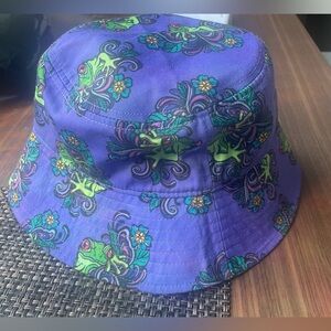 Frog bucket hat